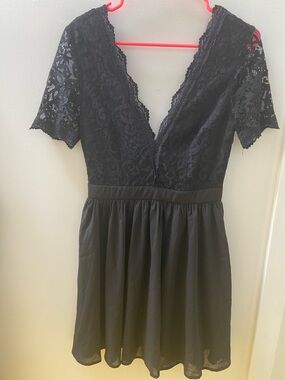 Boohoo Black Lace V-Neck Short Sleeve Skater Dress